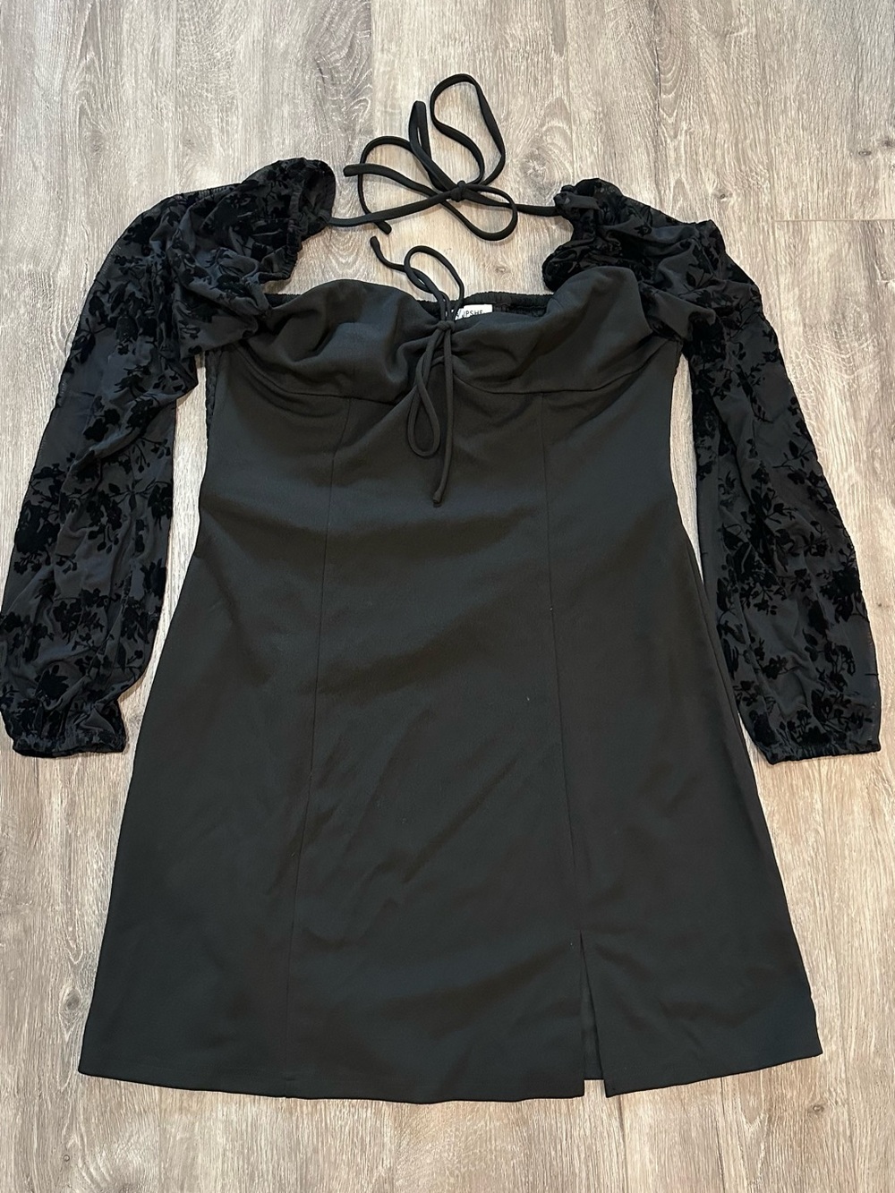 Cupshe Black Long-Sleeve Velvet-Sleeve Mini Dress